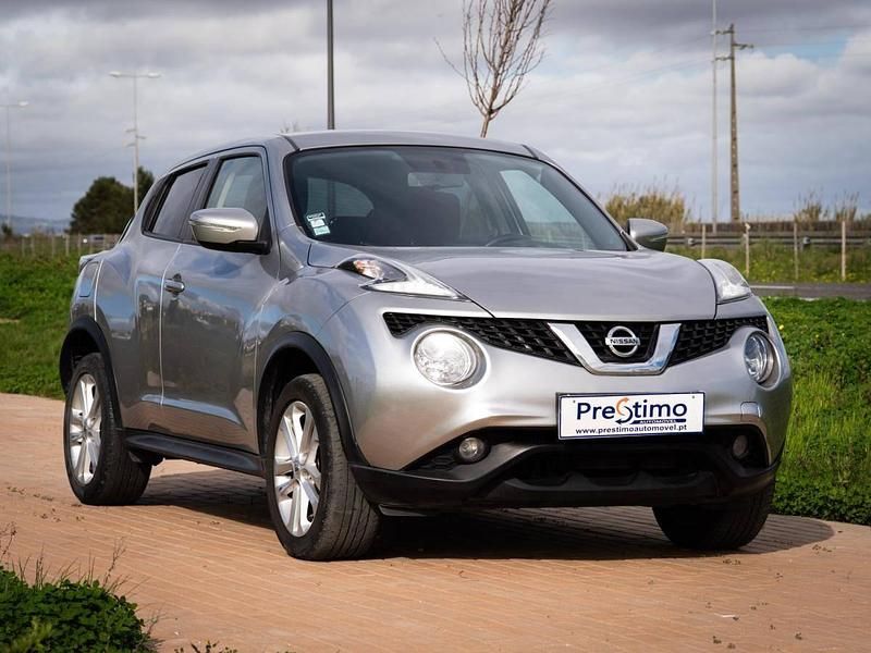 Usado Nissan Juke N-Connecta 110 HP (80 kW) 2018 Cinzento SUV