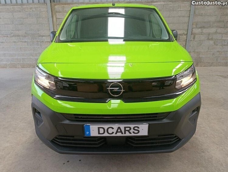 Verde Usado 2024 Opel Combo Monovolume | € 14.980 (Super Preço) - Imagem 1/1