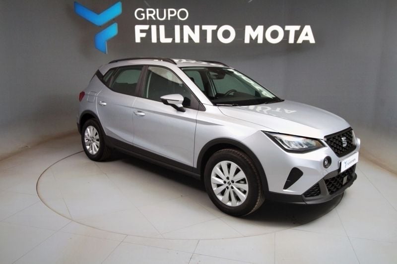 Cinzento Usado 2023 Seat Arona Style SUV | € 15.740 (Bom preço) - Imagem 1/1