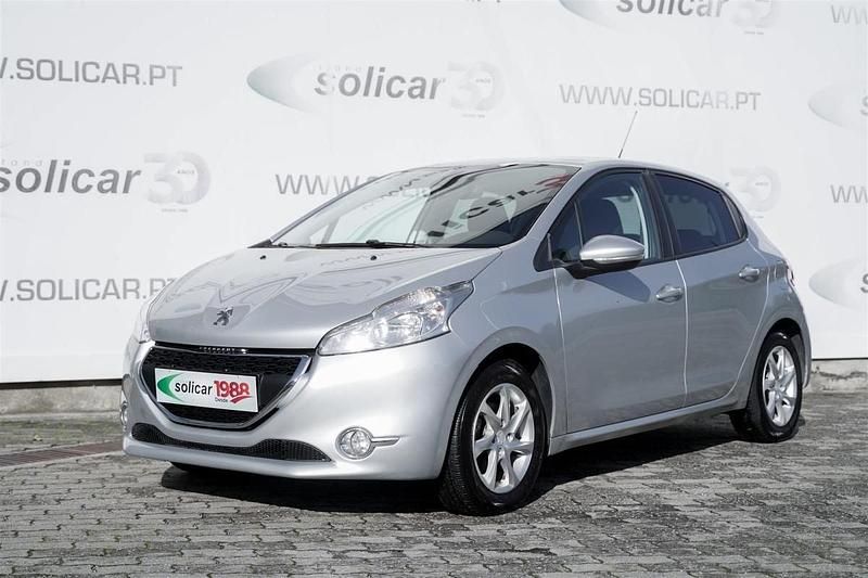 Cinza Usado 2012 Peugeot 208 Active Citadino | € 8.500 (Preço justo) - Imagem 1/4