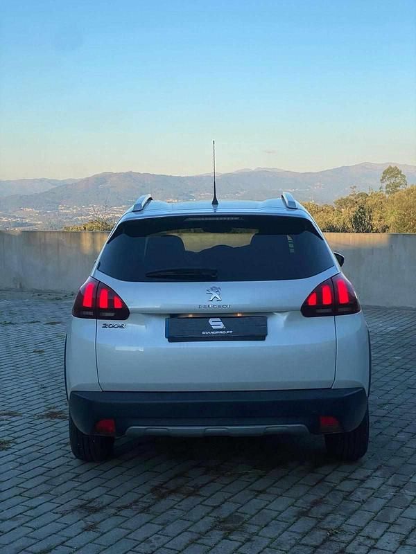 Branco Usado 2018 Peugeot 2008 SUV | € 10.900 (Bom preço) - Imagem 1/4