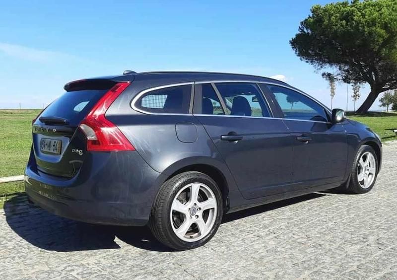 Usado Volvo V60 115 HP (84 kW) 2011 Cinzento Carrinha