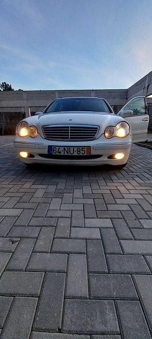 Usado Mercedes C220 Elegance 140 HP (102 kW) 2002 Sedan