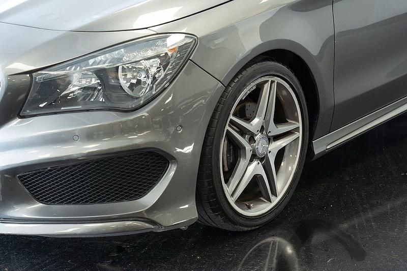 Usado Mercedes CLA180 AMG line 109 HP (80 kW) 2015 Cinza Sedan