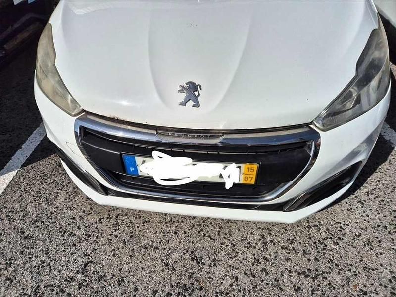 Branco Usado 2015 Peugeot 208 Citadino | € 7.500 (Bom preço) - Imagem 1/4