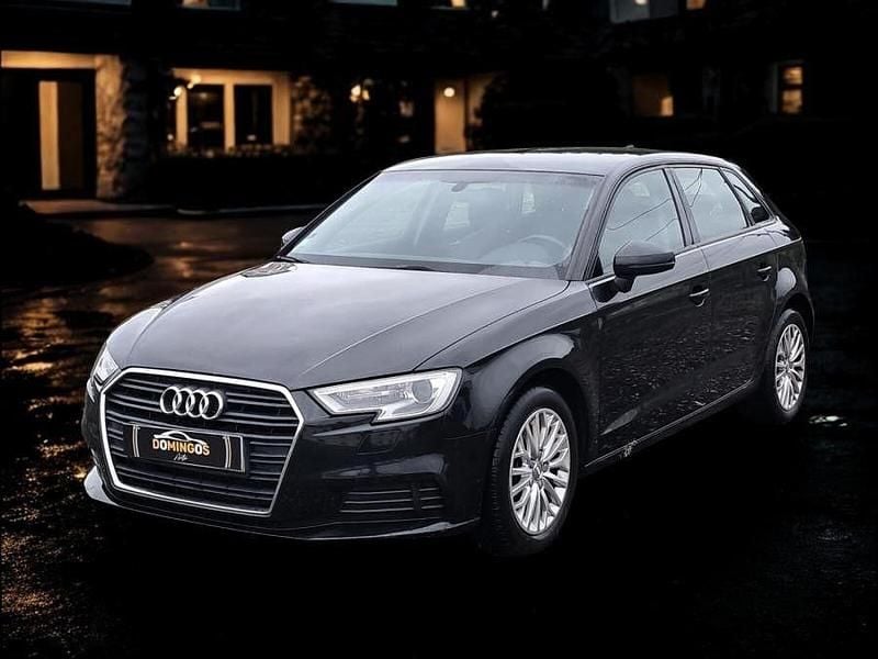 Usado Audi A3 110 HP (80 kW) 2017 Preto Sedan