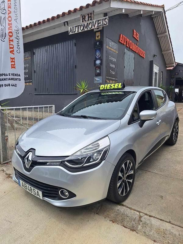 Cinzento Usado 2015 Renault Clio IV | € 8.950 (Preço justo) - Imagem 1/4