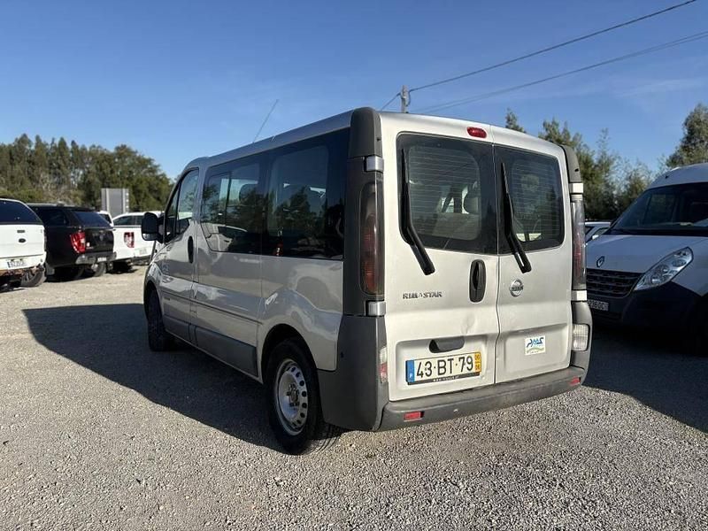 Usado Nissan Primastar 101 HP (74 kW) 2006 Cinzento Monovolume