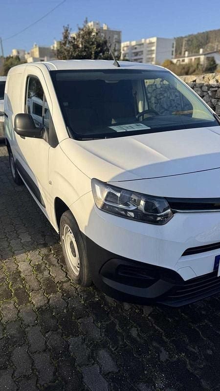 Usado Toyota Proace 102 HP (75 kW) 2021 Branco Monovolume