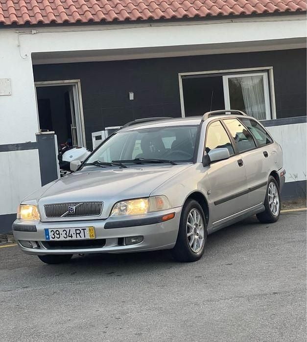 Usado 2001 Volvo V40 Sedan | € 1.400 - Imagem 1/3