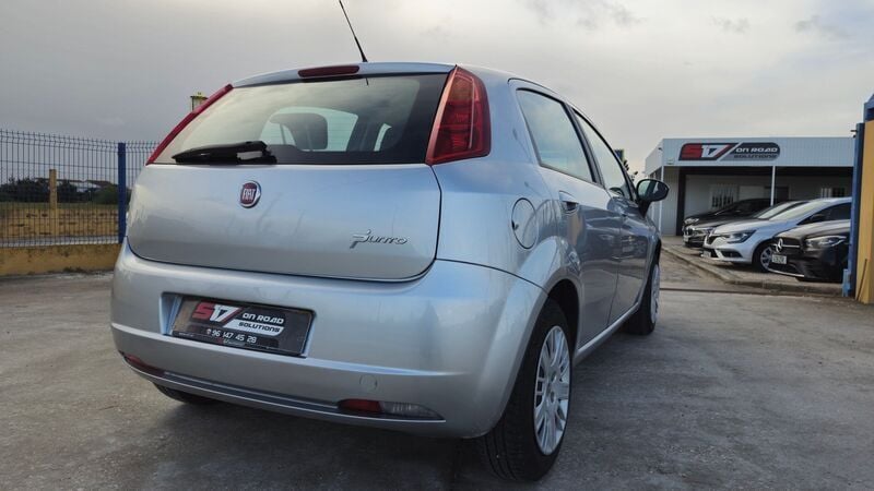 Usado Fiat Grande Punto Active 75 HP (55 kW) 2008 Cinza Citadino