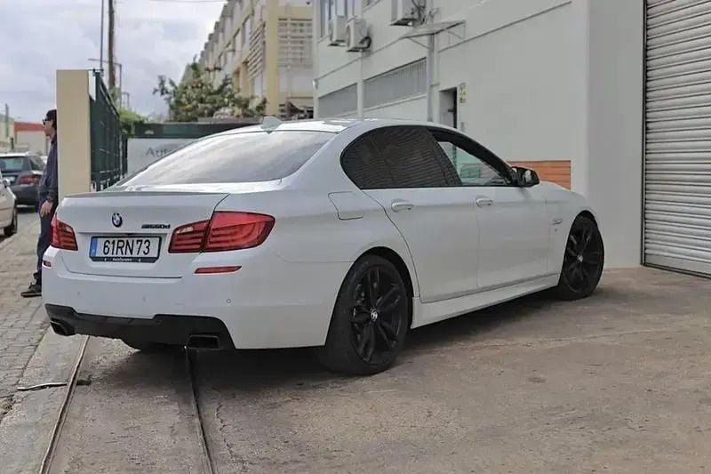 Branco Usado 2013 BMW M550 Sport Line Sedan | € 32.500 - Imagem 1/4