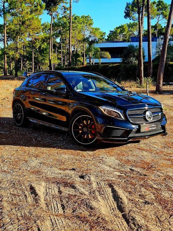 Preto Usado 2015 Mercedes GLA45 AMG AMG SUV | € 33.990 - Imagem 1/4