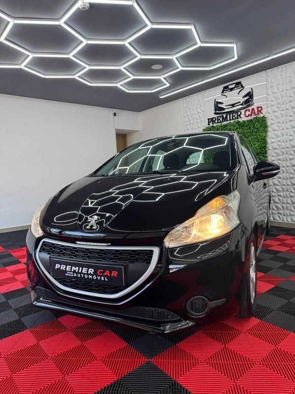 Preto Usado 2014 Peugeot 208 Citadino | € 7.490 (Super Preço) - Imagem 1/4