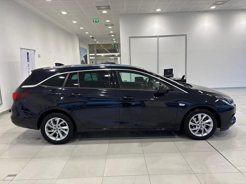 Usado Opel Astra Innovation 150 HP (110 kW) 2018 Azul Carrinha