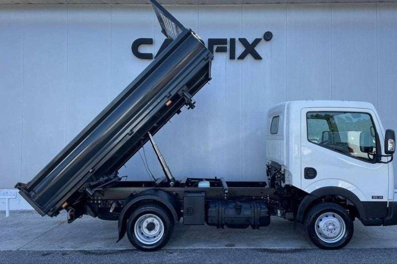 Usado Nissan Cabstar 130 HP (95 kW) 2018 Branco Pickup