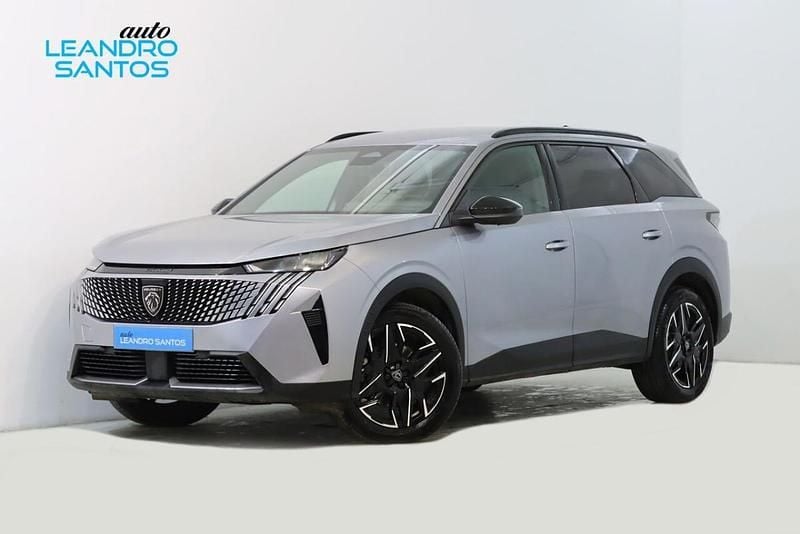 Usado Peugeot 5008 145 HP (106 kW) 2025 Cinzento SUV