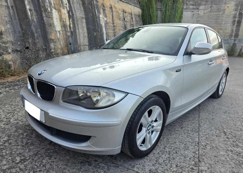 Cinzento Usado 2009 BMW 116 Citadino | € 6.999 (Preço justo) - Imagem 1/4