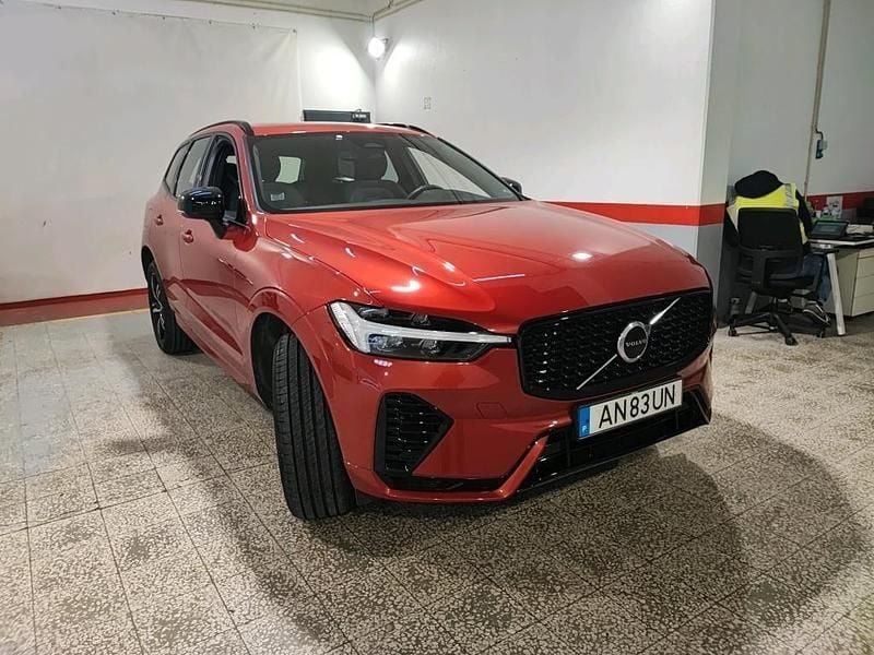 Usado Volvo XC60 R-Design 349 HP (256 kW) 2022 Vermelho SUV