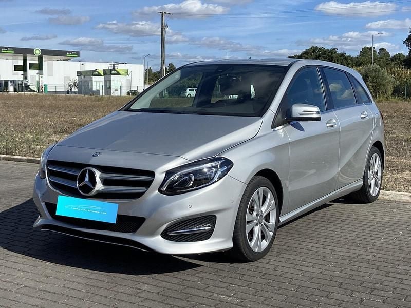 Cinza Usado 2016 Mercedes B200 Monovolume | € 15.250 - Imagem 1/4