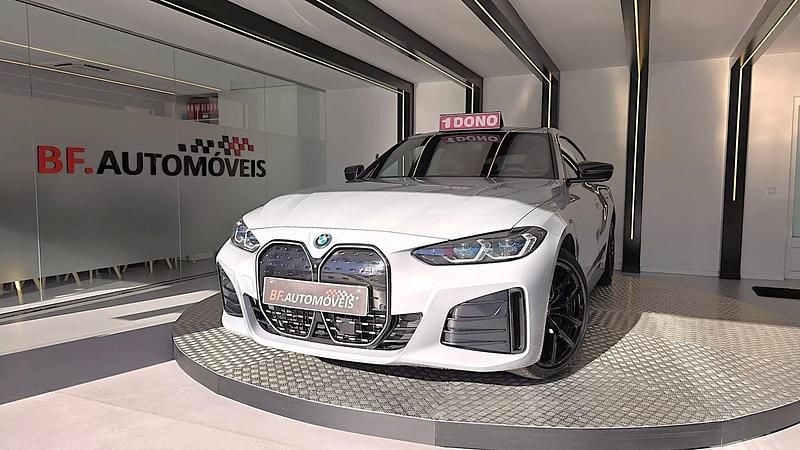 Cinzento Usado 2022 BMW i4 Sedan | € 38.850 - Imagem 1/4