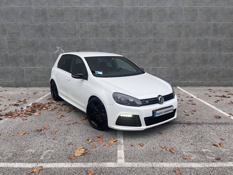 Branco Usado 2011 VW Golf VI R Citadino | € 24.500 - Imagem 1/4