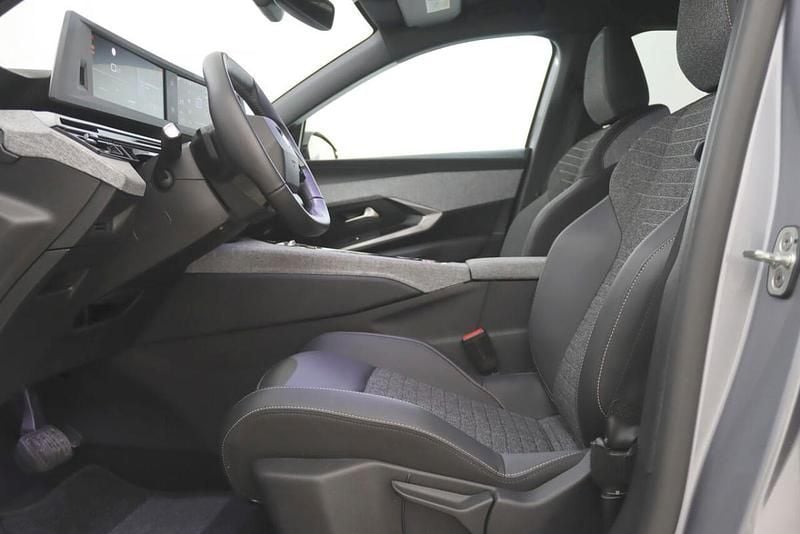 Usado Peugeot 3008 145 HP (106 kW) 2025 Cinzento SUV
