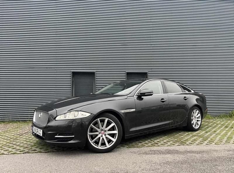 Usado Jaguar XJ 275 HP (202 kW) 2014 Preto Sedan