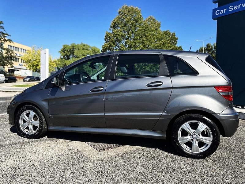Usado Mercedes B180 109 HP (80 kW) 2010 Cinza Monovolume