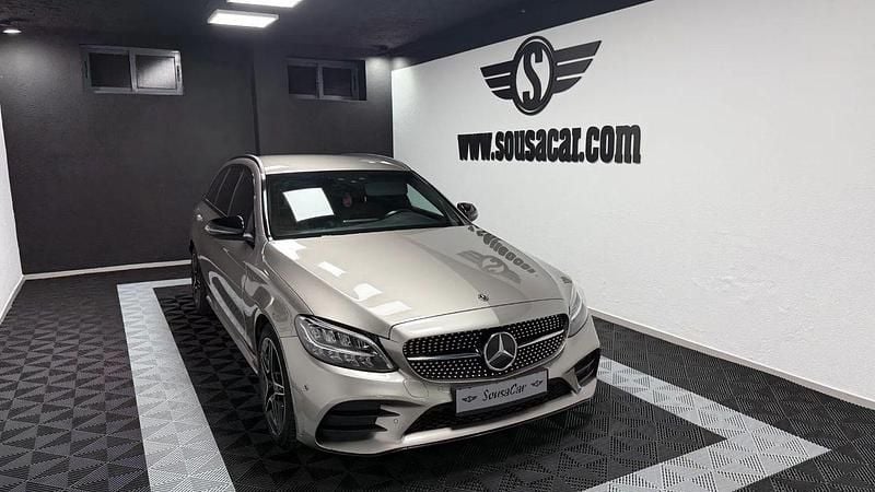Cinza Usado 2020 Mercedes C180 AMG line Carrinha | € 26.500 (Preço justo) - Imagem 1/4