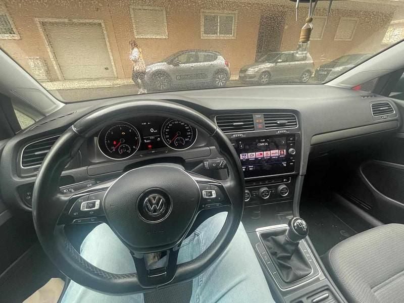 Usado VW Golf VII 116 HP (85 kW) 2019 Cinzento Carrinha