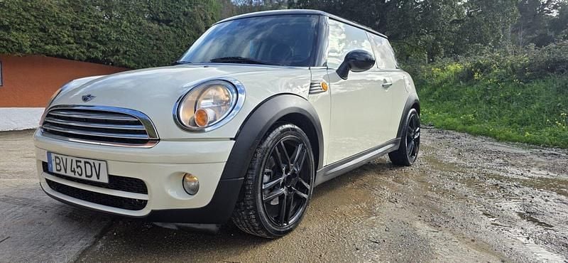 Usado Mini Cooper D 110 HP (80 kW) 2009 Bege Citadino