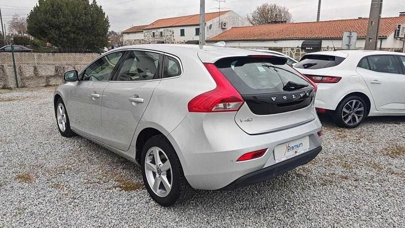 Usado Volvo V40 Kinetic 115 HP (84 kW) 2015 Cinzento Carrinha