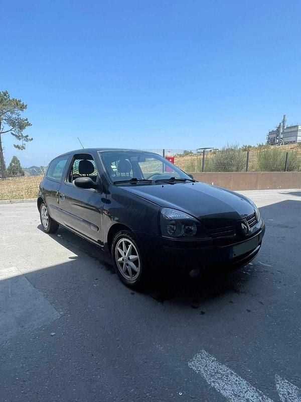Preto Usado 2001 Renault Clio II | € 990 - Imagem 1/4