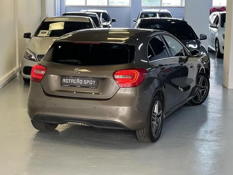 Usado Mercedes A180 Style 109 HP (80 kW) 2013 Castanho
