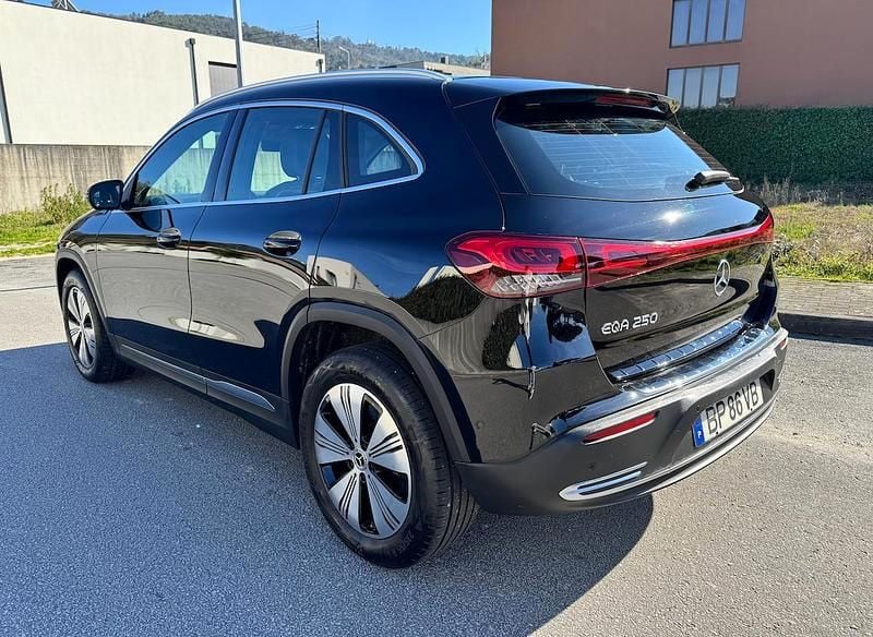 Usado Mercedes EQA250 139 kW (190 HP) 2021 Preto SUV