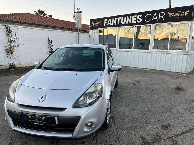 Usado Renault Clio II Dynamique 85 HP (62 kW) 2010 Cinzento Citadino