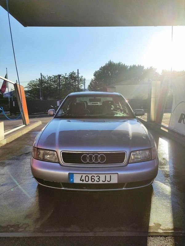 Cinzento Usado 1998 Audi A4 Sedan | € 4.000 - Imagem 1/4