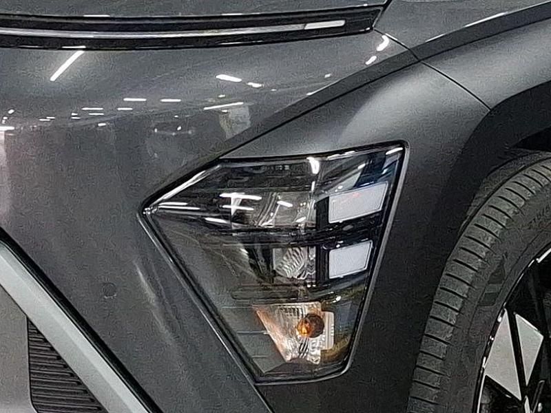 Usado Hyundai Kauai Premium 100 HP (73 kW) 2025 Ecotronic gray/black roof (metalizado) SUV