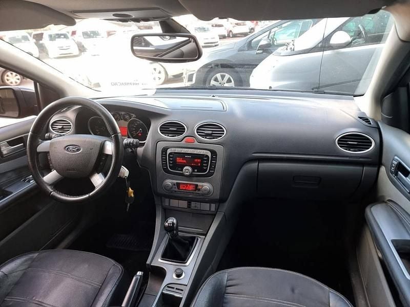 Usado Ford Focus 109 HP (80 kW) 2008 Preto Citadino