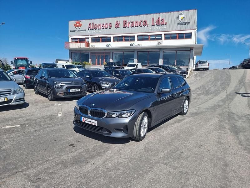 Cinza Usado 2022 BMW 320 Carrinha | € 28.900 - Imagem 1/4