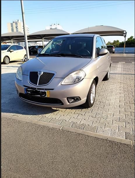 Usado Lancia Ypsilon 60 HP (44 kW) 2010 Cinzento Citadino