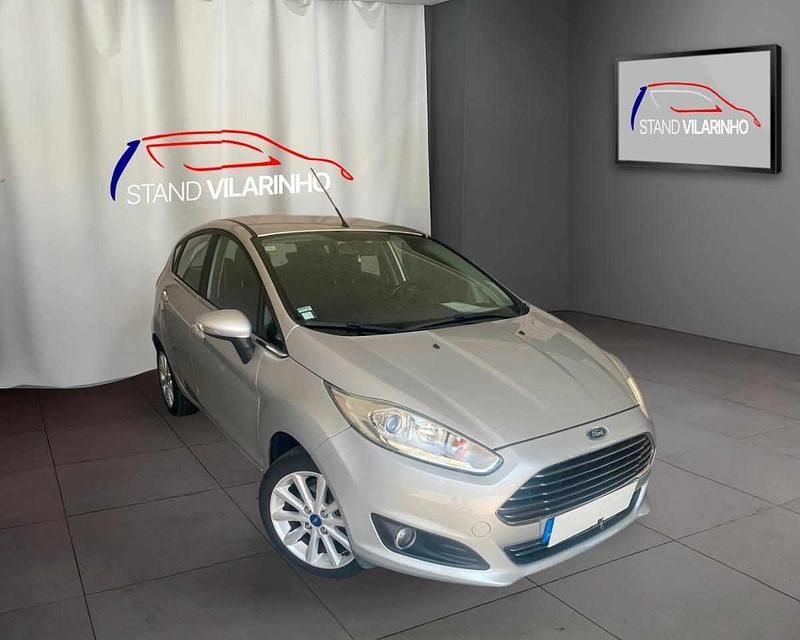 Cinzento Usado 2016 Ford Fiesta Citadino | € 9.500 (Preço justo) - Imagem 1/4