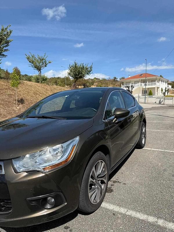 Verde Usado 2012 DS Automobiles DS4 | € 10.500 - Imagem 1/4