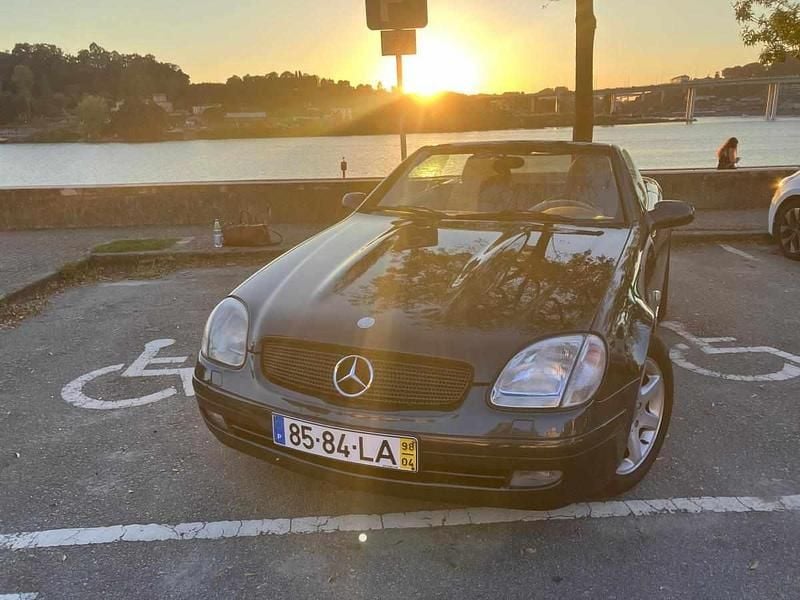 Usado Mercedes SLK200 192 HP (141 kW) 1998 Preto Cabrios