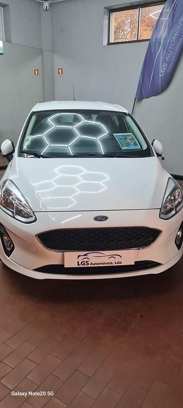 Branco Usado 2018 Ford Fiesta Business Edition | € 12.490 (Preço justo) - Imagem 1/4