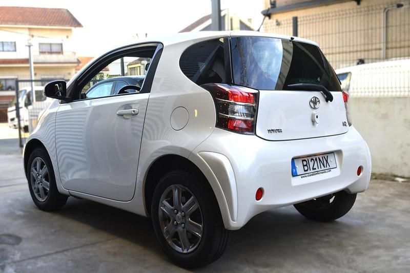 Usado Toyota iQ 68 HP (50 kW) 2009 Branco Citadino