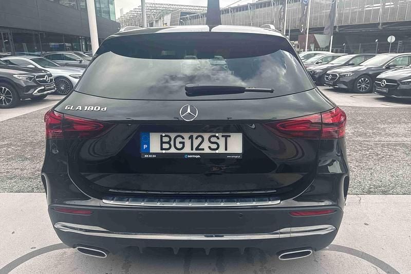 Usado Mercedes GLA180 116 HP (85 kW) 2024 Preto SUV