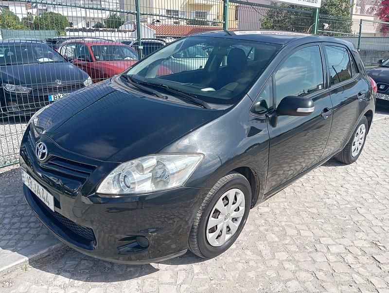 Usado Toyota Auris 101 HP (74 kW) 2010 Preto Citadino