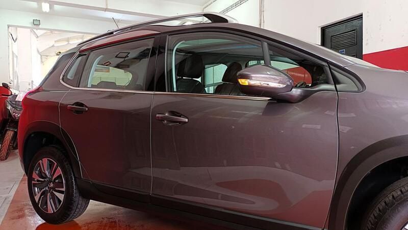 Usado Peugeot 2008 Allure 130 HP (95 kW) 2016 Cinzento SUV